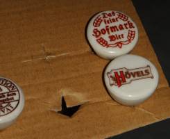 Corrugated cardboard with crossing incisions for fixing ceramic caps (good for shiping of ceramic caps)